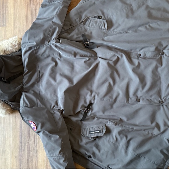 Size small Graphite grey authentic CANADA GOOSE Parka with real fur hood. - Picture 2 of 6